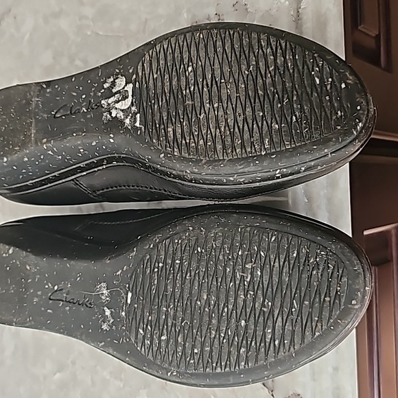 Clarks  cushion loafers size 7M US good used condition please look at pictures - Picture 4 of 4